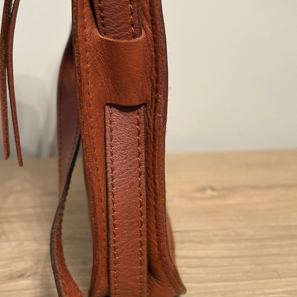 Madewell Simple Crossbody Bag - Picture 5 of 8